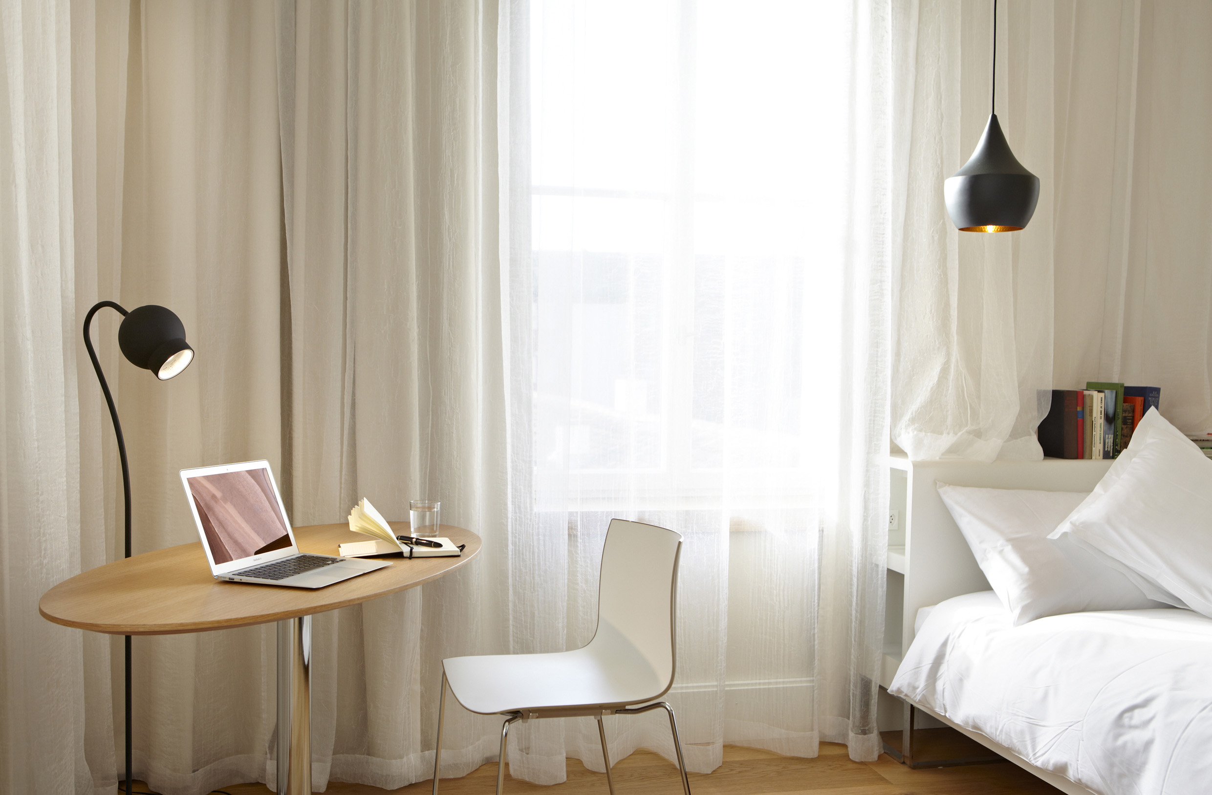 Mobiler Arbeitsplatz im Hotelzimmer
