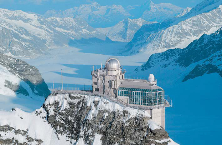 Vordergrund Sphinx, Hintergrund Grosser Aletschgletscher, Luftaufnahme von Norden.