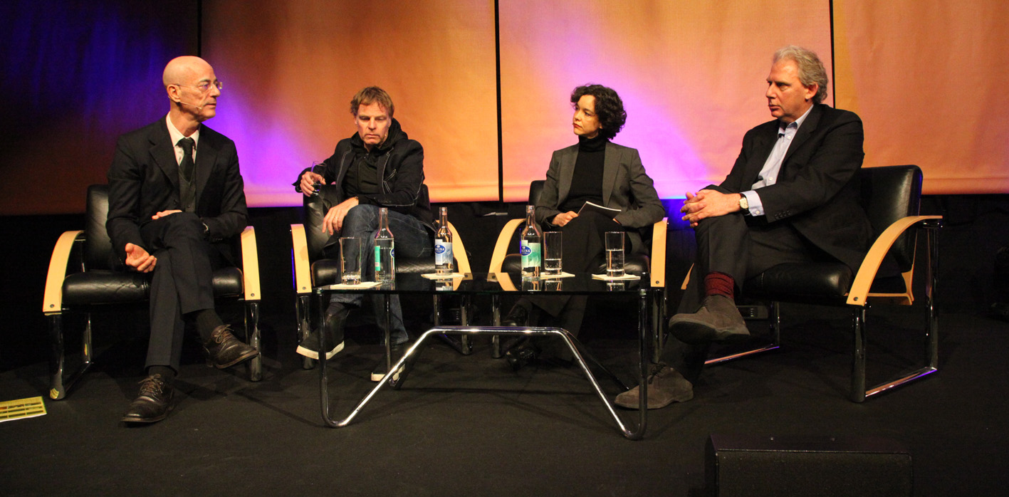 v.l.: Jacques Herzog (Herzog &amp; de Meuron, Basel); Winy Maas (MVRDV, Rotterdam); Judit Solt (Chefredaktorin TEC21), Moderation; Richard Burdett (Urban Age Institute)