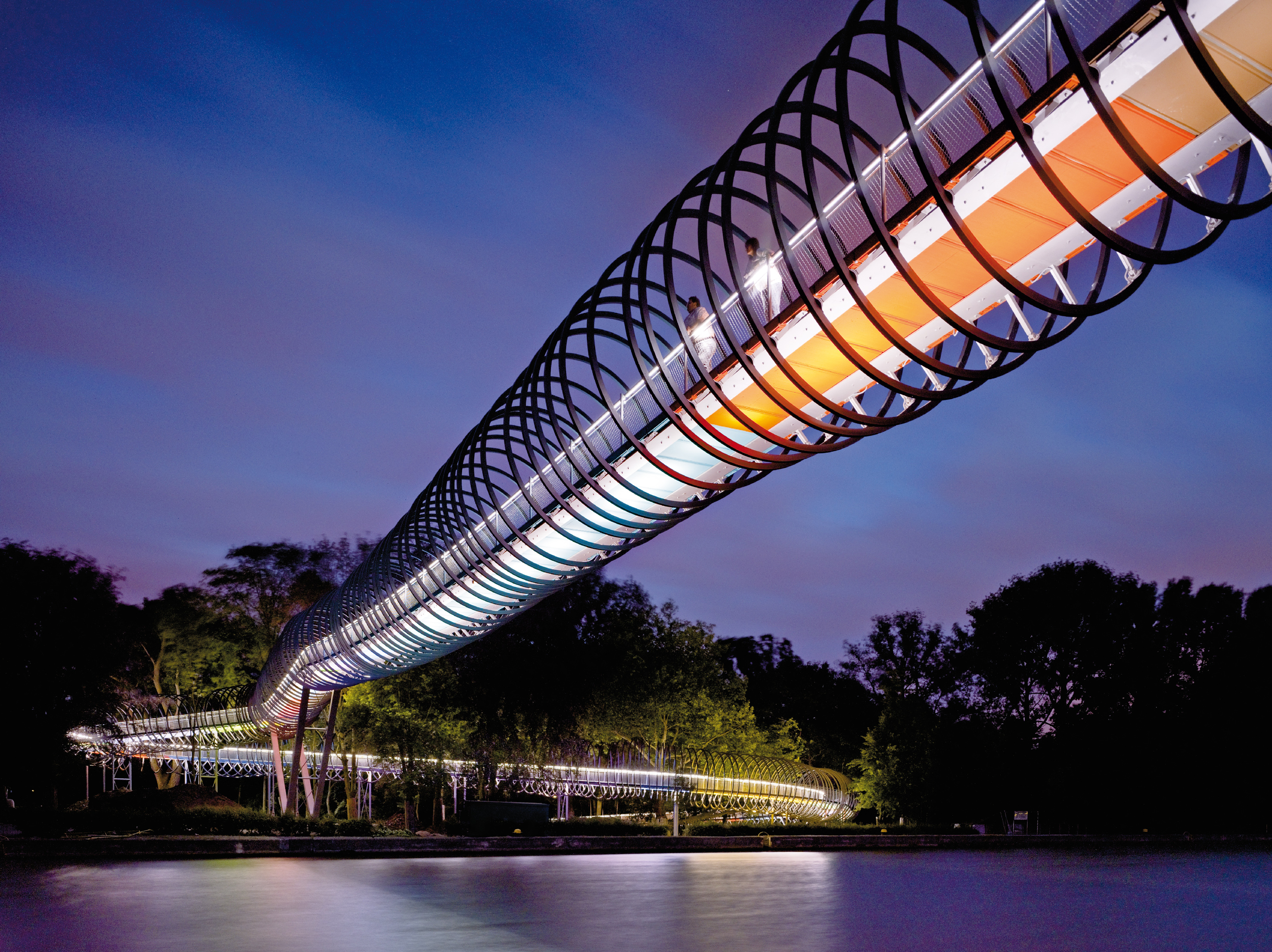 Die Spannbrücke «Slinky springs to fame» ist mit dem Stahl-Innovationspreis 2012 ausgezeichnet worden