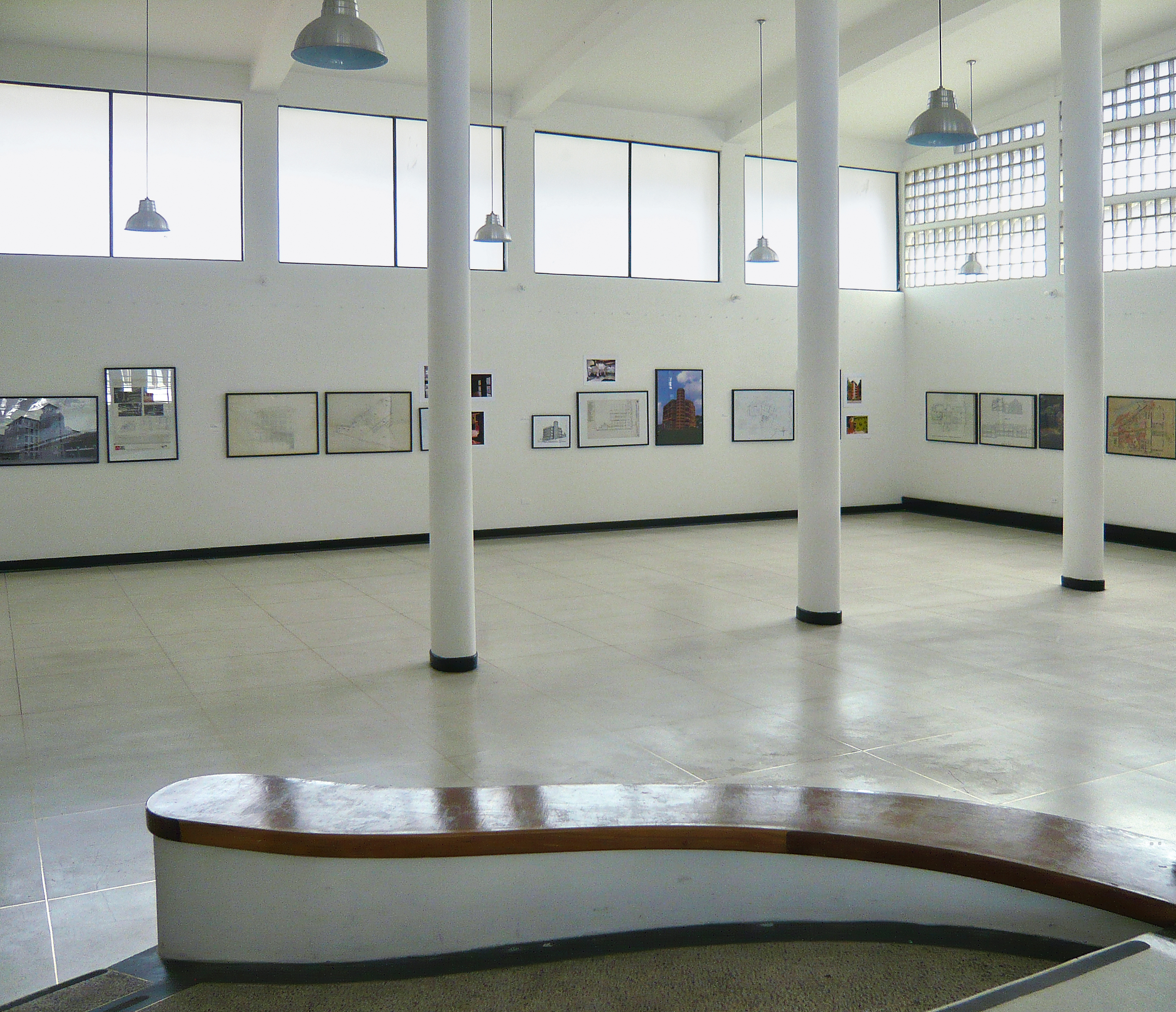 Die Räume des ehemaligen Druckereigebäudes (Baujahr 1945) dienen für Wechselausstellungen, Vorträge und als Depot für die Sammlung