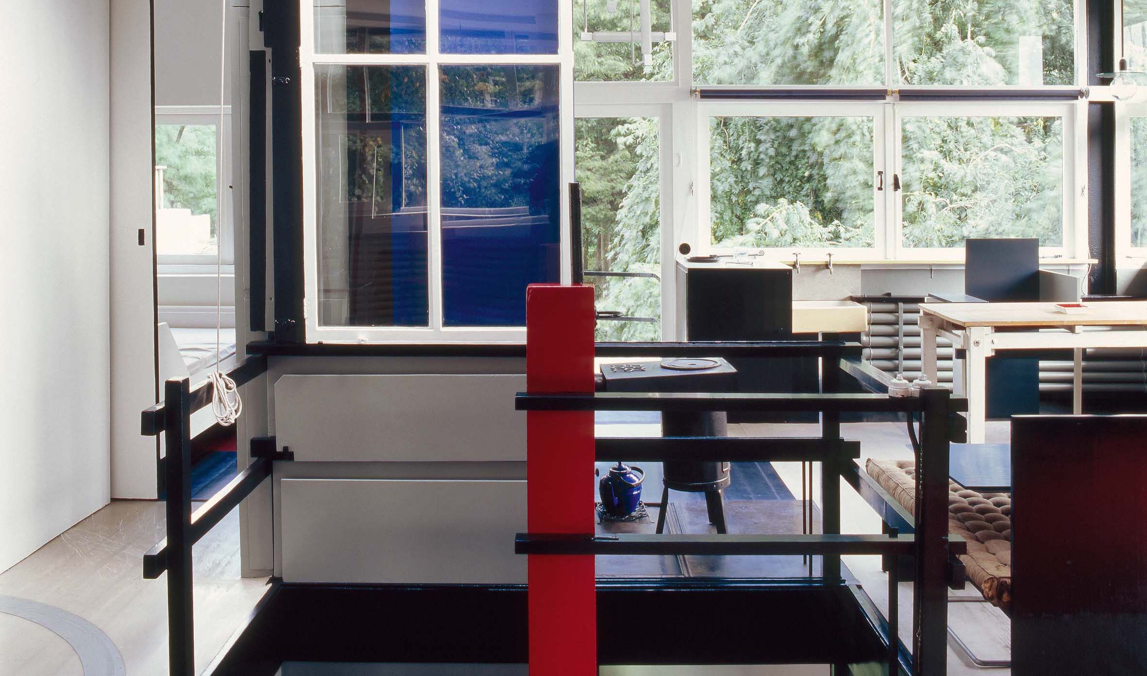 Obergeschoss des Rietveld-Schröder-Hauses mit offenem Treppenaufgang