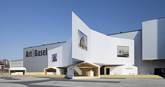 «The Pavillon ist an abstraction of what we already had done, also it is not permanent. And we have to deal with different and multiple directions. That creates the overall form.» Jason Frantzen, Associate, Herzog &amp; de Meuron
