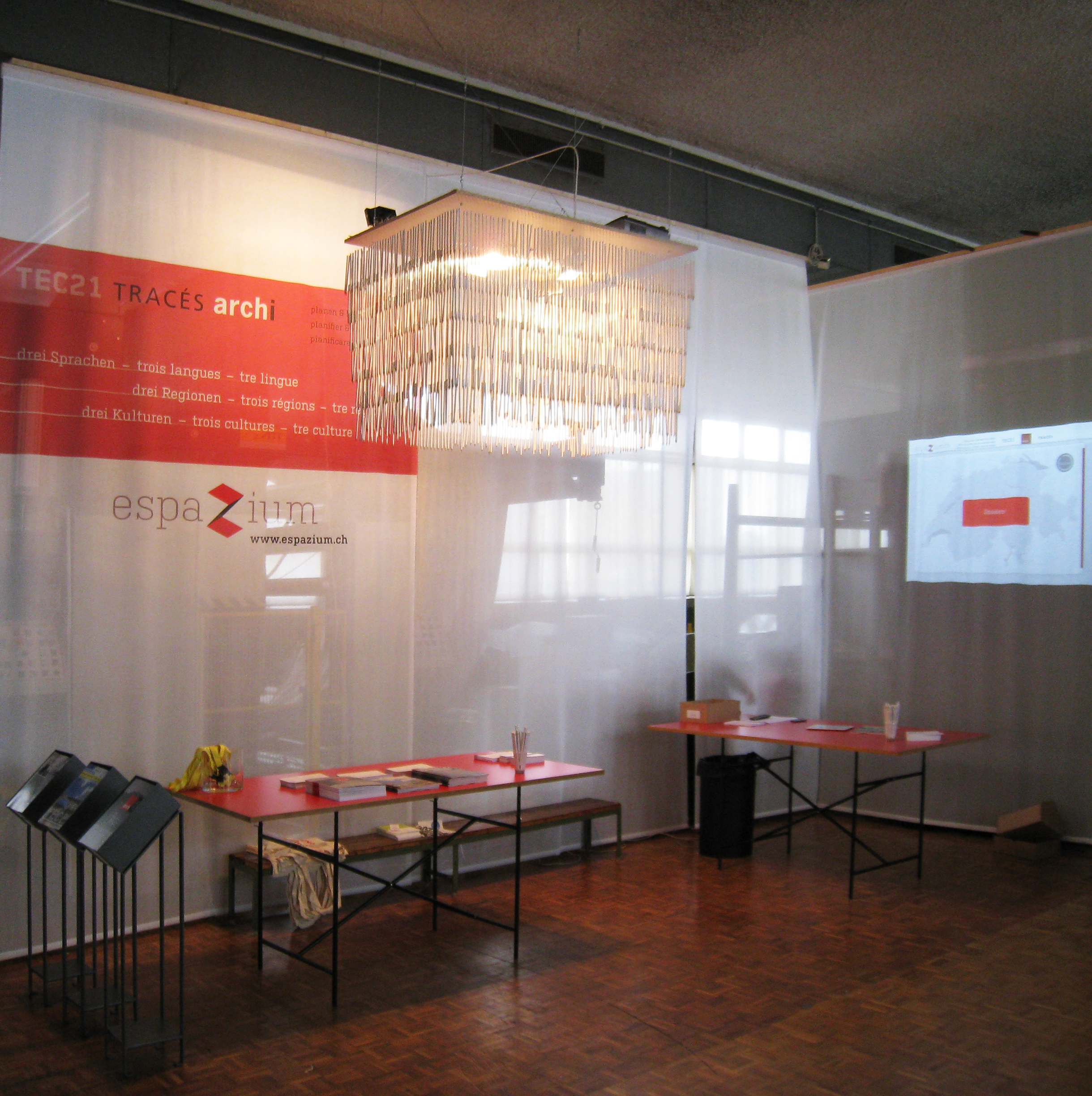 Am Stand von espazium/TEC21/Tracés/archi konnten sich die Besucherinnen und Besucher über die drei Zeitschriften und das Online-Portal informieren
