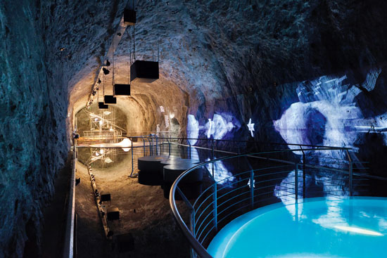 Bereich «Wasser» in der Themenwelt: Als Wasserschloss ist der Gotthard europäischer Trinkwasserspeicher. Hier entspringen Rhône, Reuss, Rhein und Ticino.