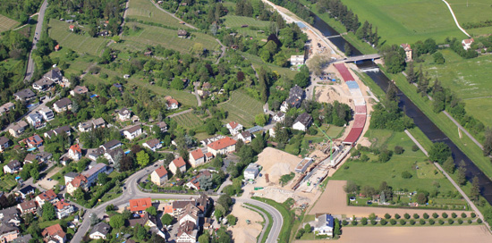 Die Zollfreie Strasse liegt am Hangfuss des Tüllinger Bergs.