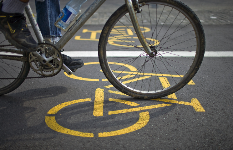 Der Veloverkehr hat in den letzten Jahren zugenommen, und auch in Zukunft werden immer mehr Menschen Velo fahren. Es ist nun an den Städten und Gemeinden, sichere und attraktive Veloverkehrinfrastruktur zu schaffen.