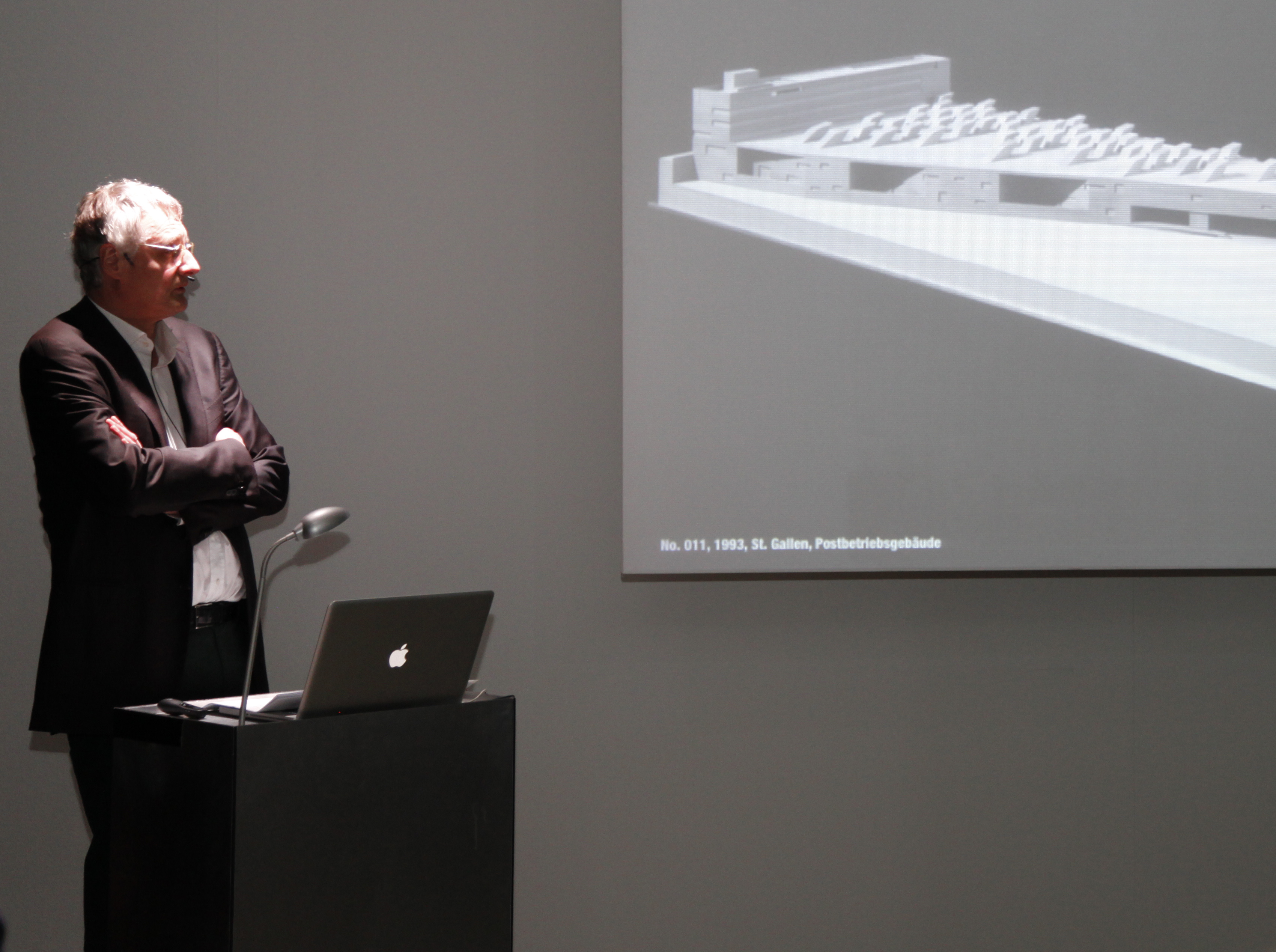 Jean-Pierre Dürig kommentierte an der Vernissage die Projektauswahl.