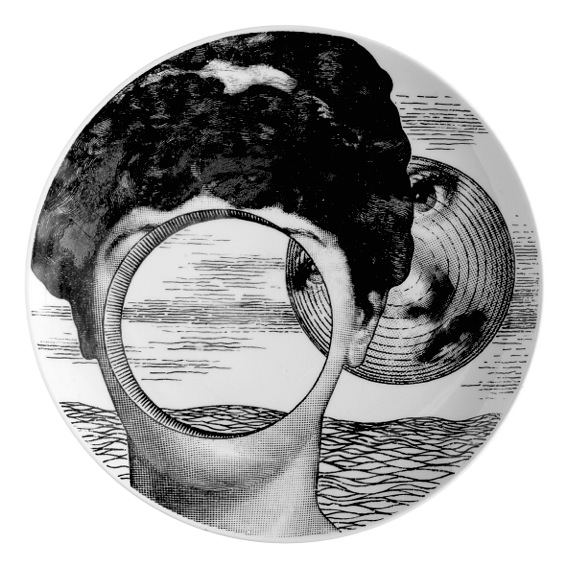 Porzellanteller aus der Serie Tema a Variazioni (Durchmesser 16 cm, undatiert). (Bild: Fornasetti)