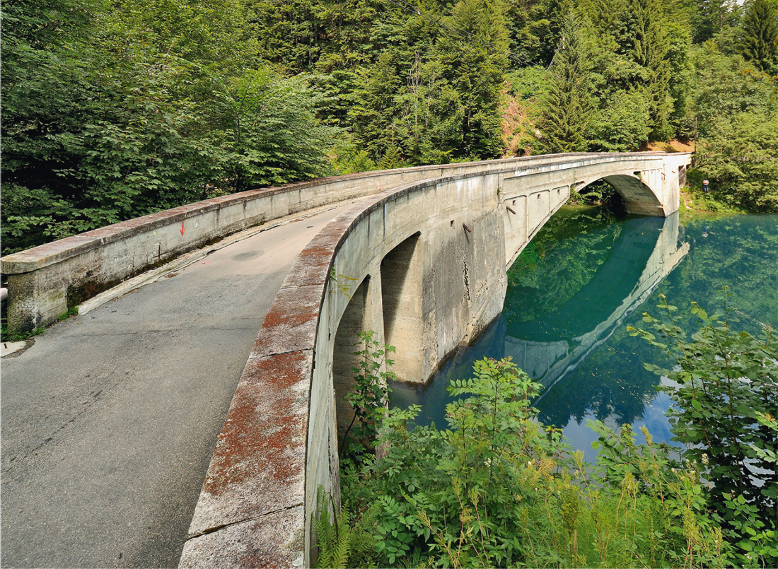 Die Schrähbachbrücke am Wägitalersee wurde zum Abbruch verurteilt.