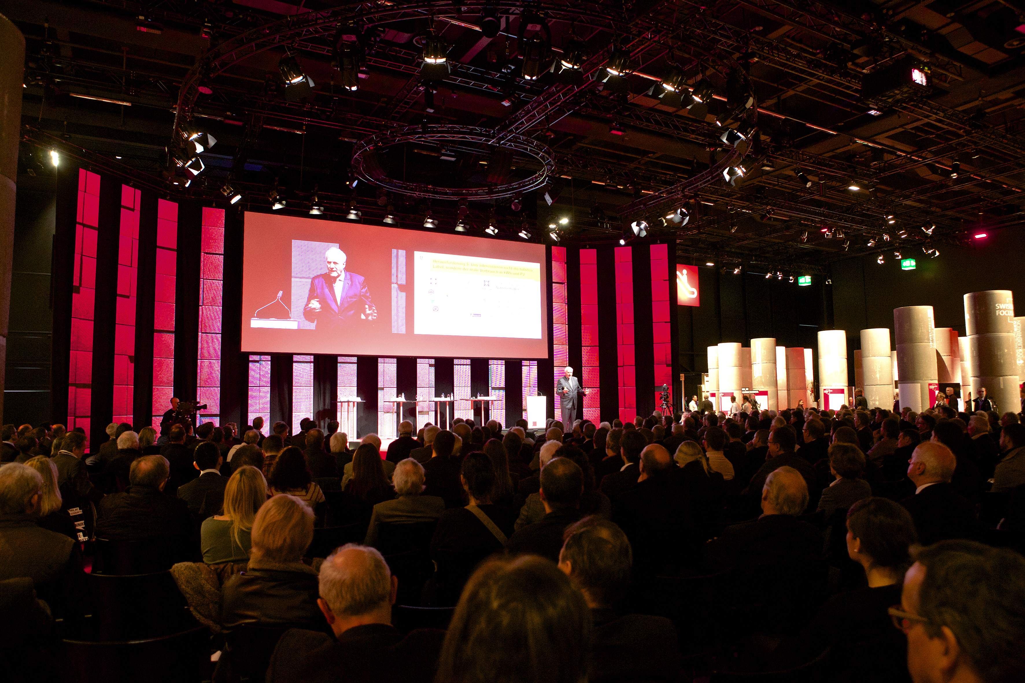 An der Eröffnungsveranstaltung stand der Ersatzneubau im Brennpunkt der fachlichen und politischen Diskussion. (Bild: MCH Messe Schweiz (Basel) AG)