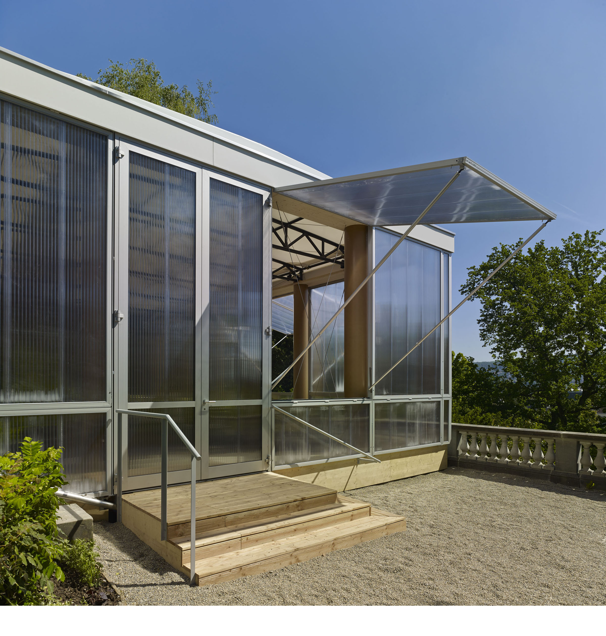 Eingang in den Pavillon.