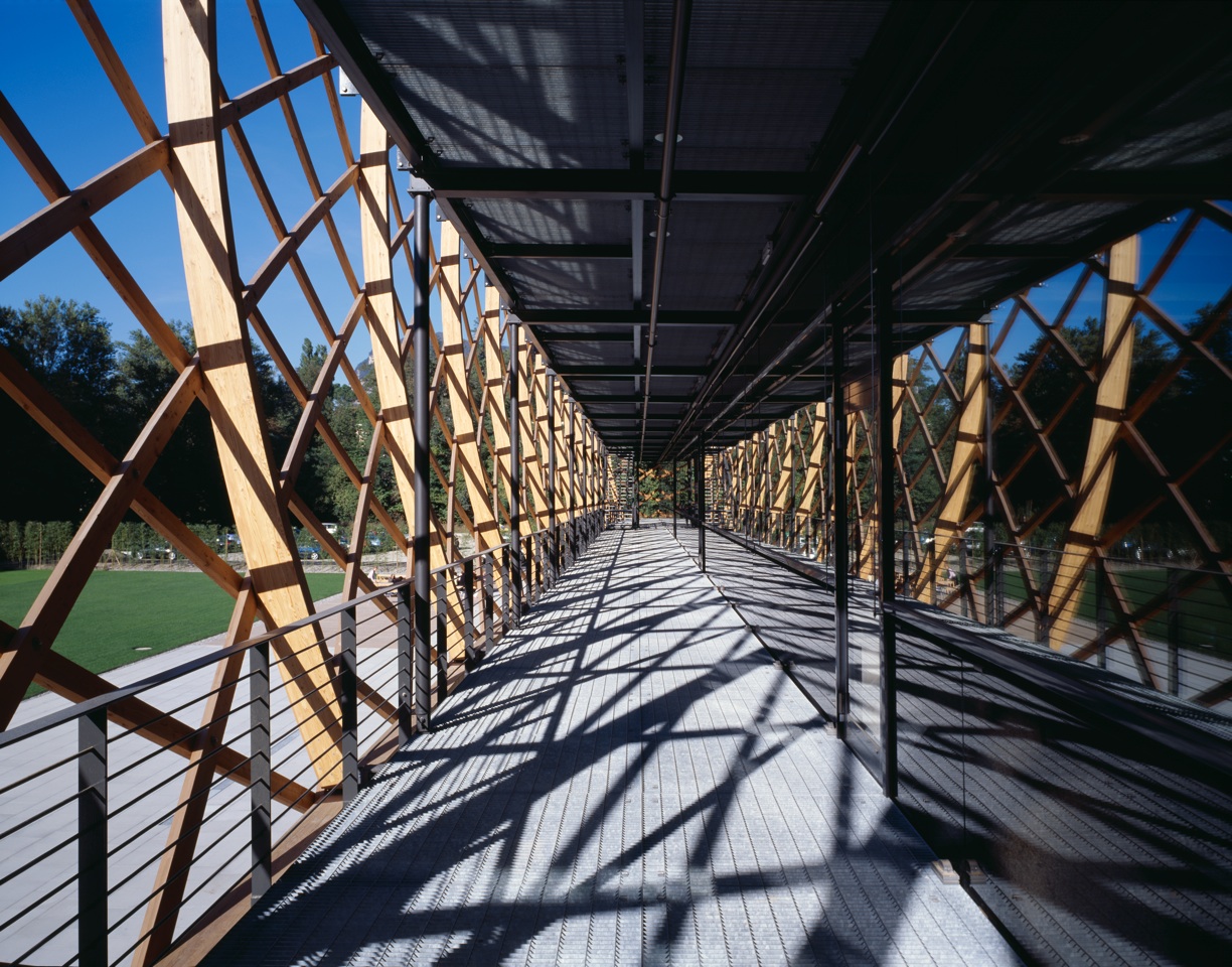 Hugo Boss Competence Center, Coldrerio (TI), Laubengang. Architektur: Matteo Thun, Mailand. Auszeichnung Neue Horizonte 2006. (Foto: Hans Ege)