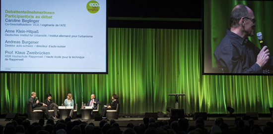 Experten diskutierten die Rolle von Innovationen für die Entwicklung des Verkehrssystems: Sollen Kapazitäten mit unterirdischem Gütertransport ausgebaut werden, oder lassen sich durch eine effizientere Nutzung der bestehenden Infrastruktur Engpässe vermeiden?