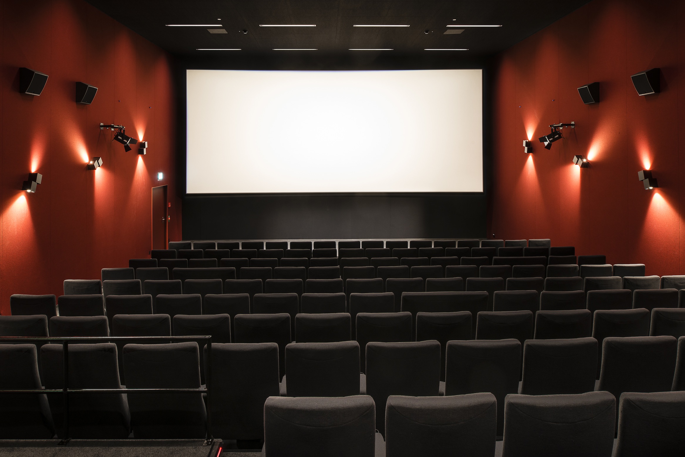 Die Säle des Rex führen die rot-schwarze Farbgestaltung fort und schaffen so eine klassische Kino-Atmosphäre. (Foto: Kino Rex/Christian Helmle)