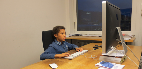 Kassim (11) versuchte sich als Nachwuchsjournalist. (Foto: Danielle Fischer)