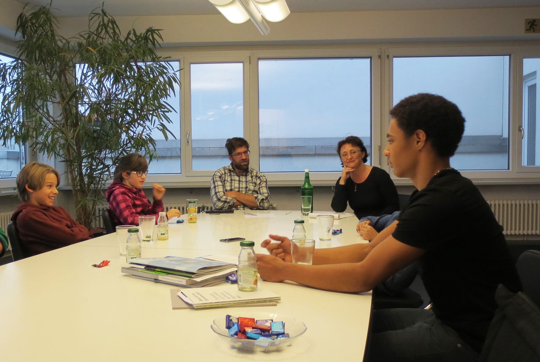 Redaktionssitzung und Interview bei «TEC12». (Foto: Judit Solt)