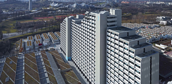 1. Preis: Sanierung Studentisches Wohnhochhaus der 1970er-Jahre in München; knerer und lang Architekten, Dresden.