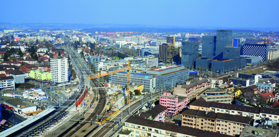 Der Ausbau des Bahnhofs Oerlikon dauert noch bis Herbst 2016.