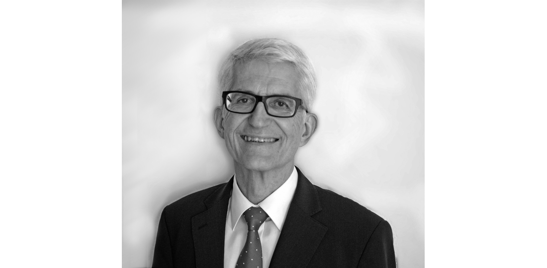 Walter Ammann studierte Bauinge­nieurwissenschaften an der ETHZ und war dort bis 1994 Lehrbeauftragter für Erdbebeningenieurwesen und Baudynamik. 1992 wurde er Leiter des SLF Davos. Als Mitglied der WSL und als Präsident des Schweizerischen Forschungsinstituts für Hochgebirgsklima und Medizin entwickelte er sein Konzept des integralen Risikomanagements. Mit Gründung und Leitung des GRF, der IDRC und der OHC schaffte er wichtige Podien für den internationalen Austausch in der Risikoforschung.