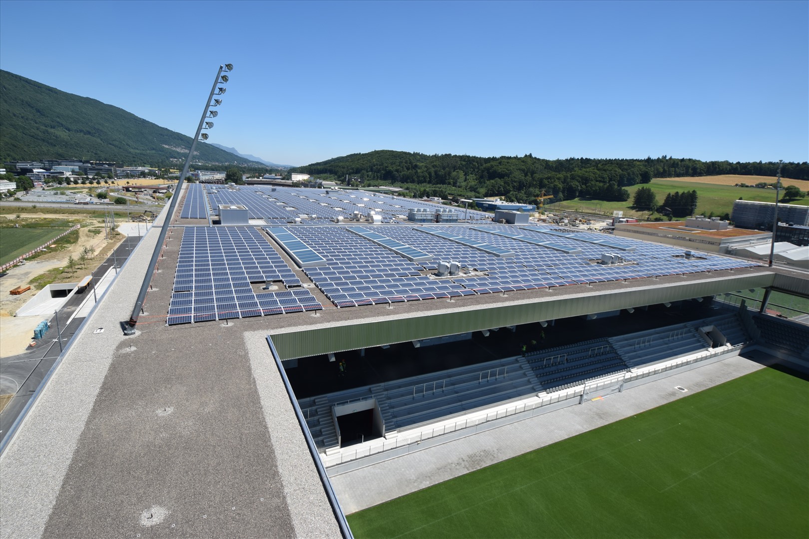 Das integrierte Solarkraftwerk auf dem Dach der Tissot Arena.