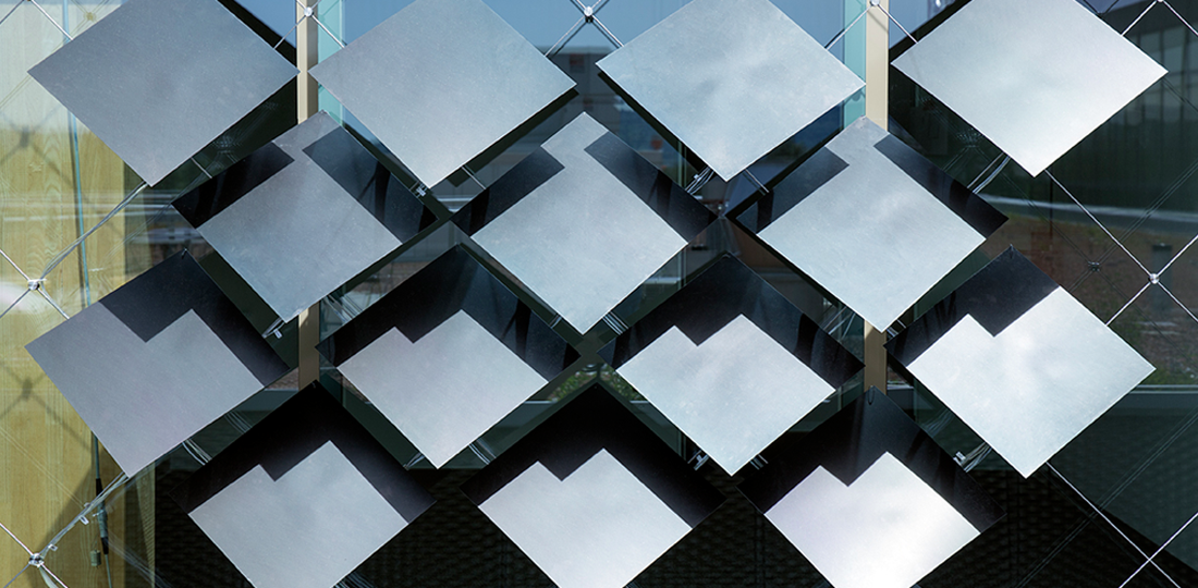 Adaptive Solarpanele an der Fassade des House of Natural Resources