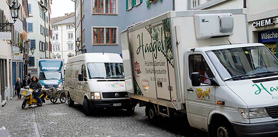 Beengte Verhältnisse für die Anlieferung sind in Innenstädten an der Tagesordnung. (Foto: Rapp Trans AG)