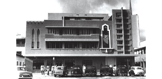Le nouveau Majestic Cinema peu après son inauguration en 1955