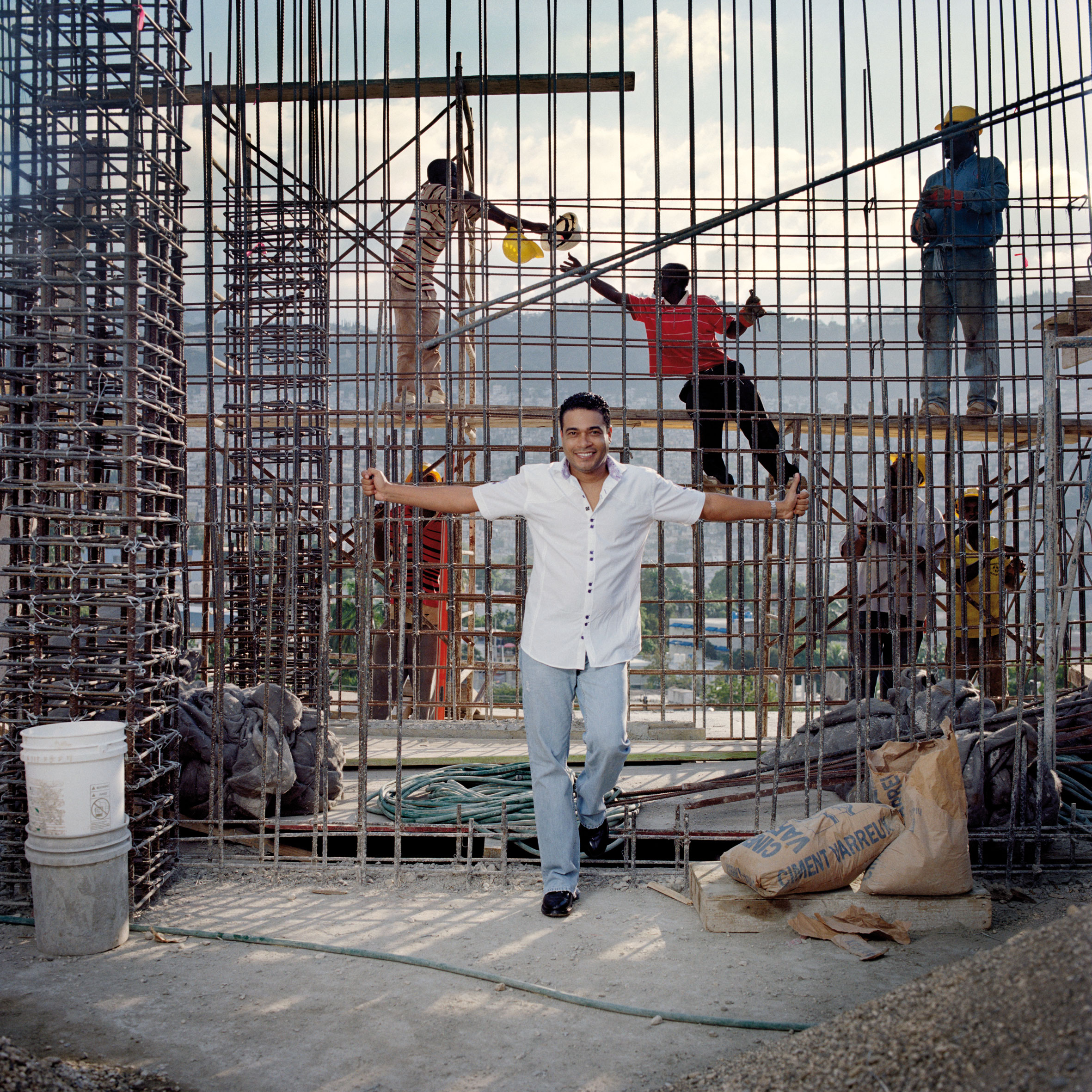 L’entrepreneur haïtien Jerry Tardieu, sur le chantier du projet Oasis qu’il dirige. Situé a Pétion-Ville, le complexe comprendra un hôtel 5 étoiles, des restaurants et des galeries marchandes.