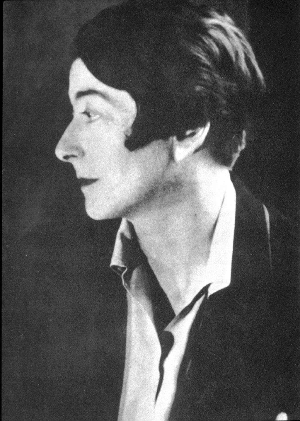 Eileen Gray photographiée par Berenice Abbott à Paris, 1926