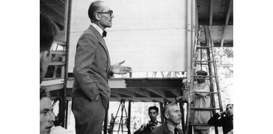 Nouveaux, Paris, 1938 (Dans J. Osley, Le Corbusier and Britain, Routledge, Abingdon, 2009. Photographe Monte Bryer, I. Murray)