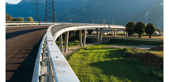 Envol vers la droite par-dessus l’A9