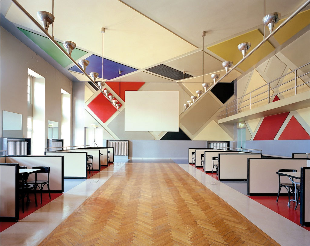Theo van Doesburg, Hans Arp et Sophie Taeuber-Arp, L’Aubette, Strasbourg, 1928, vue du cinéma-danse