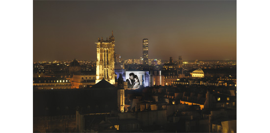 Un visuel publicitaire dans le paysage parisien, octobre 2011
