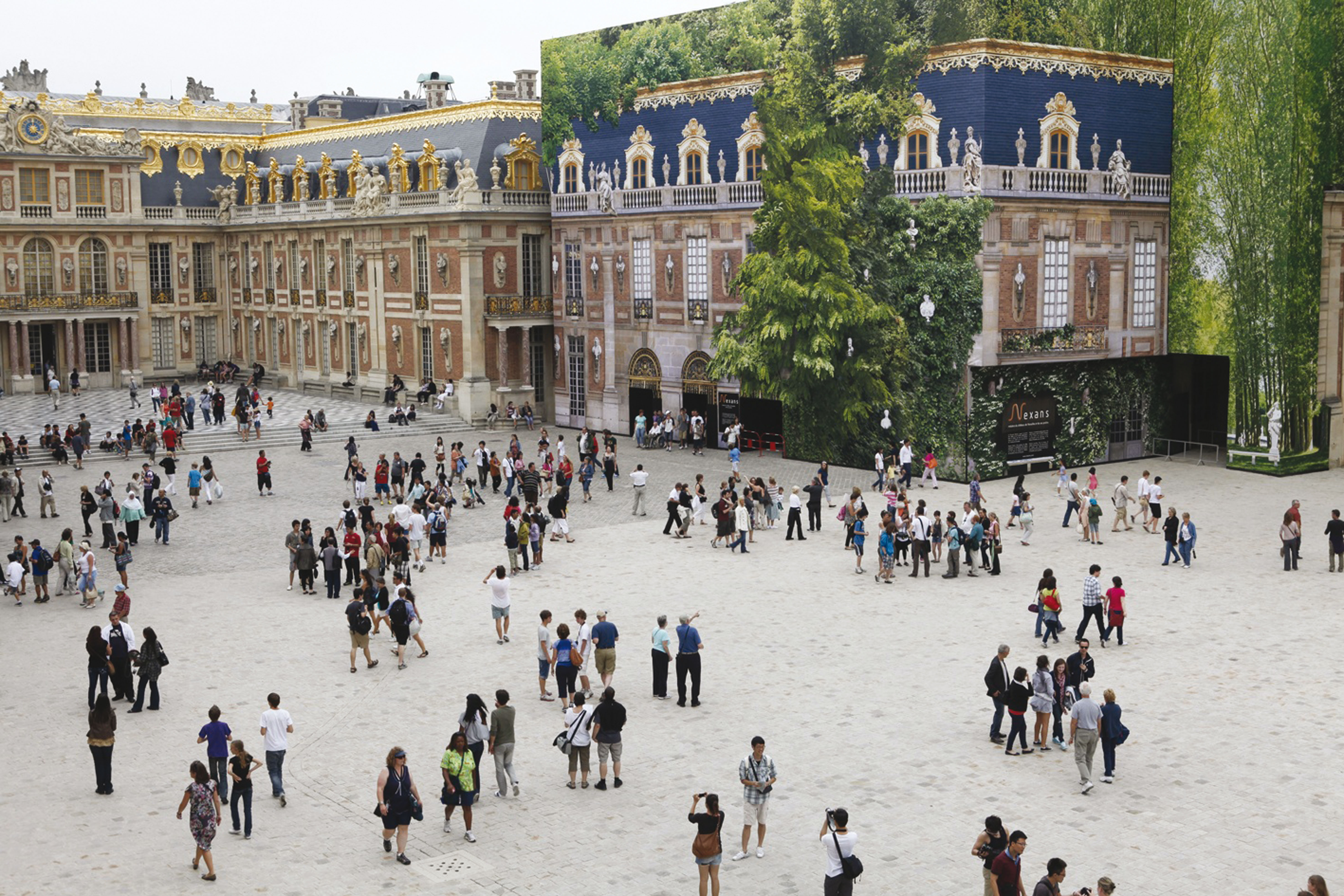 Trompe-l’œil, Cour royale du château de Versailles, juillet 2011