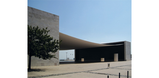 Pavillon portugais de l'exposition universelle de 1998, Lisbonne. Álvaro Siza et Eduardo Souto de Moura