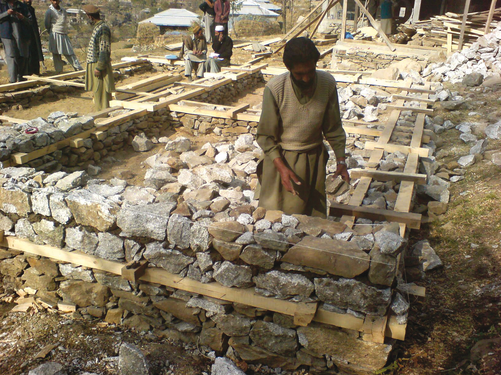 Reconstruction au Pakistan selon le système traditionnel Bhatar