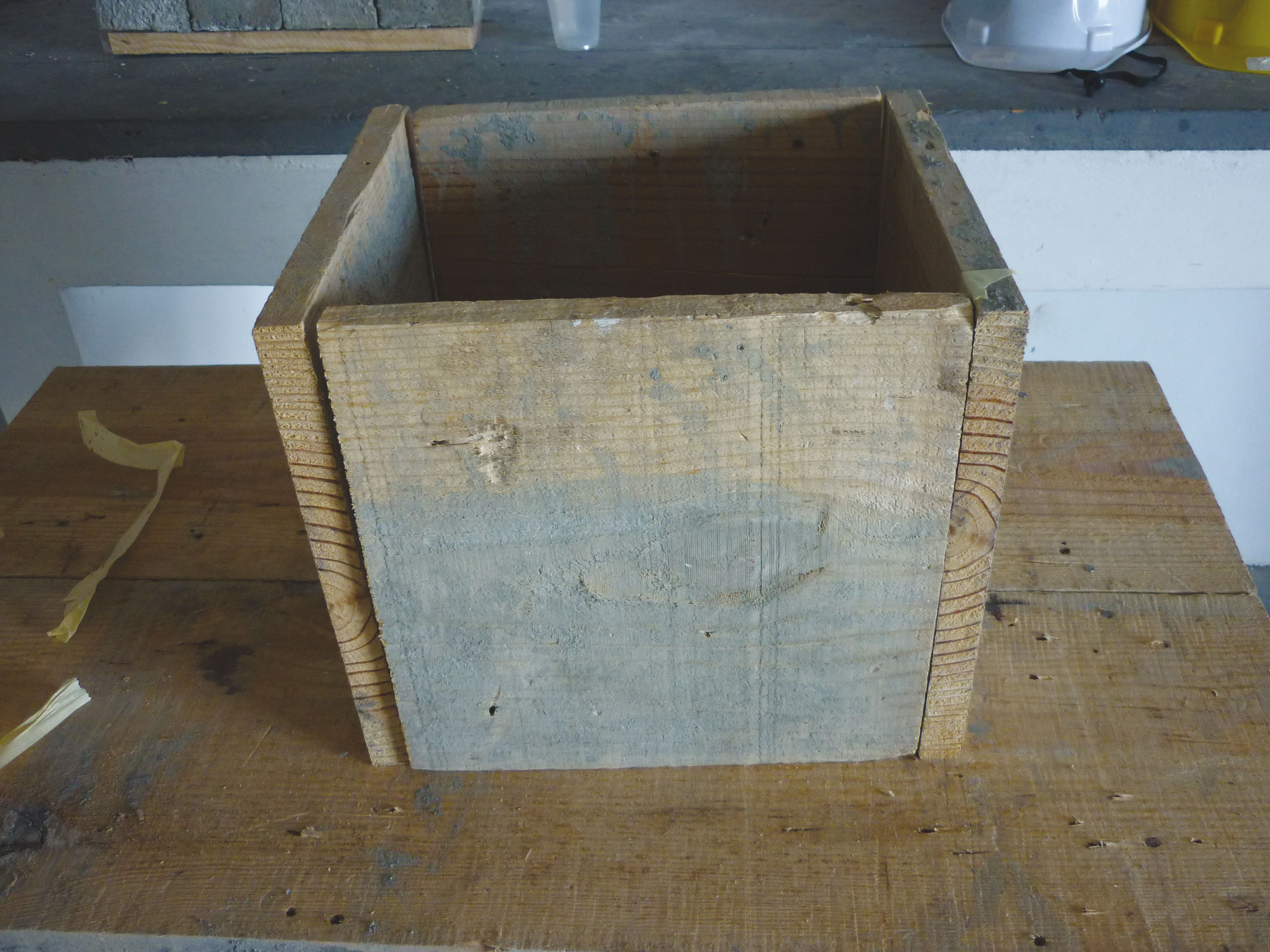 Objet pédagogique d’un mur conçu sans chaînage utilisé pour la formation des ouvriers du bâtiment