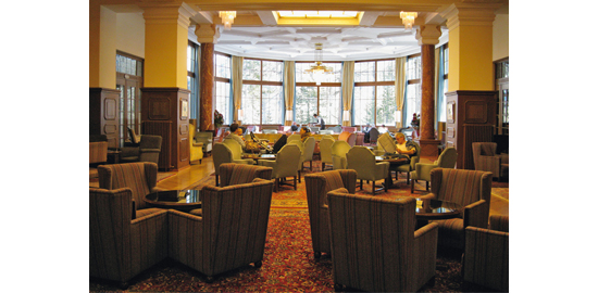 Le hall?: point de rencontre et cœur de l’établissement. (Photo: R. Weidmann)