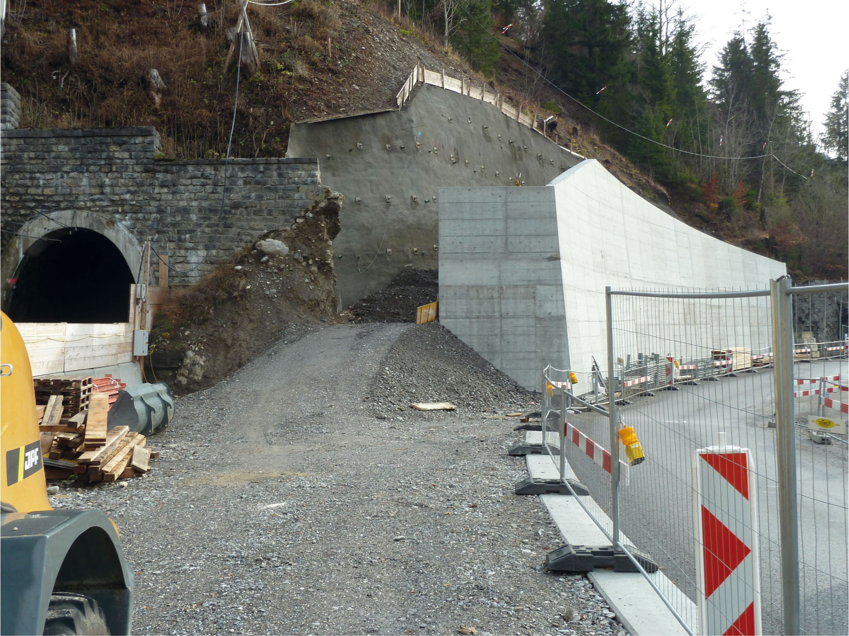 Mur de soutènement le long du tunnel MOB