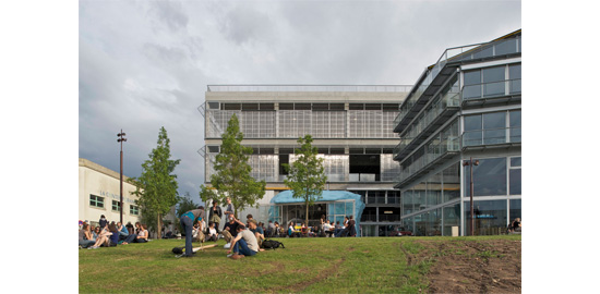 L’école d’architecture de Nantes, vue du quai de Loire.