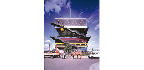 Le pavillon néerlandais de l’exposition universelle de Hanovre en 2000 était un archétype de smart city. Réalisé par MVRDV, ce manifeste écologique et compact marqua son époque.