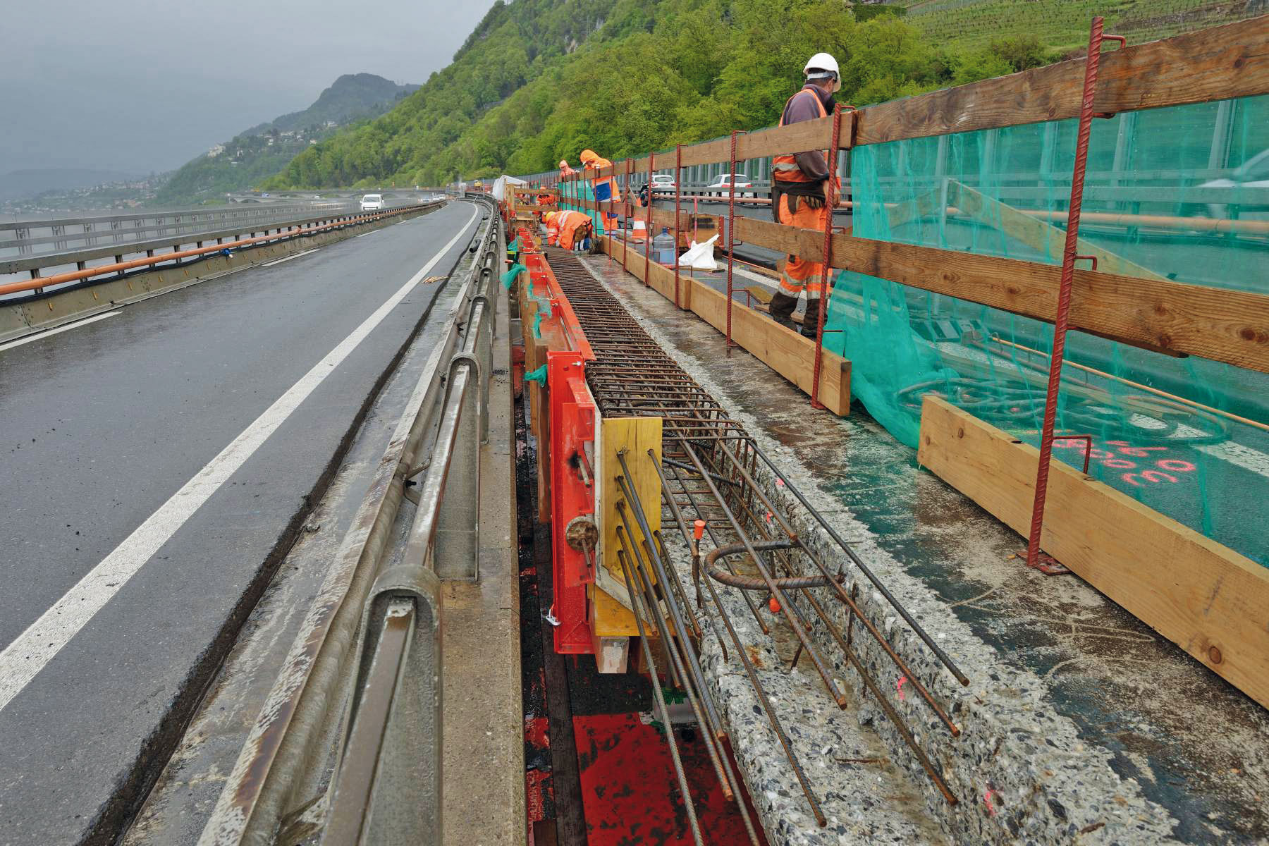 Remplacement des bordures côté intérieur du pont montagne
