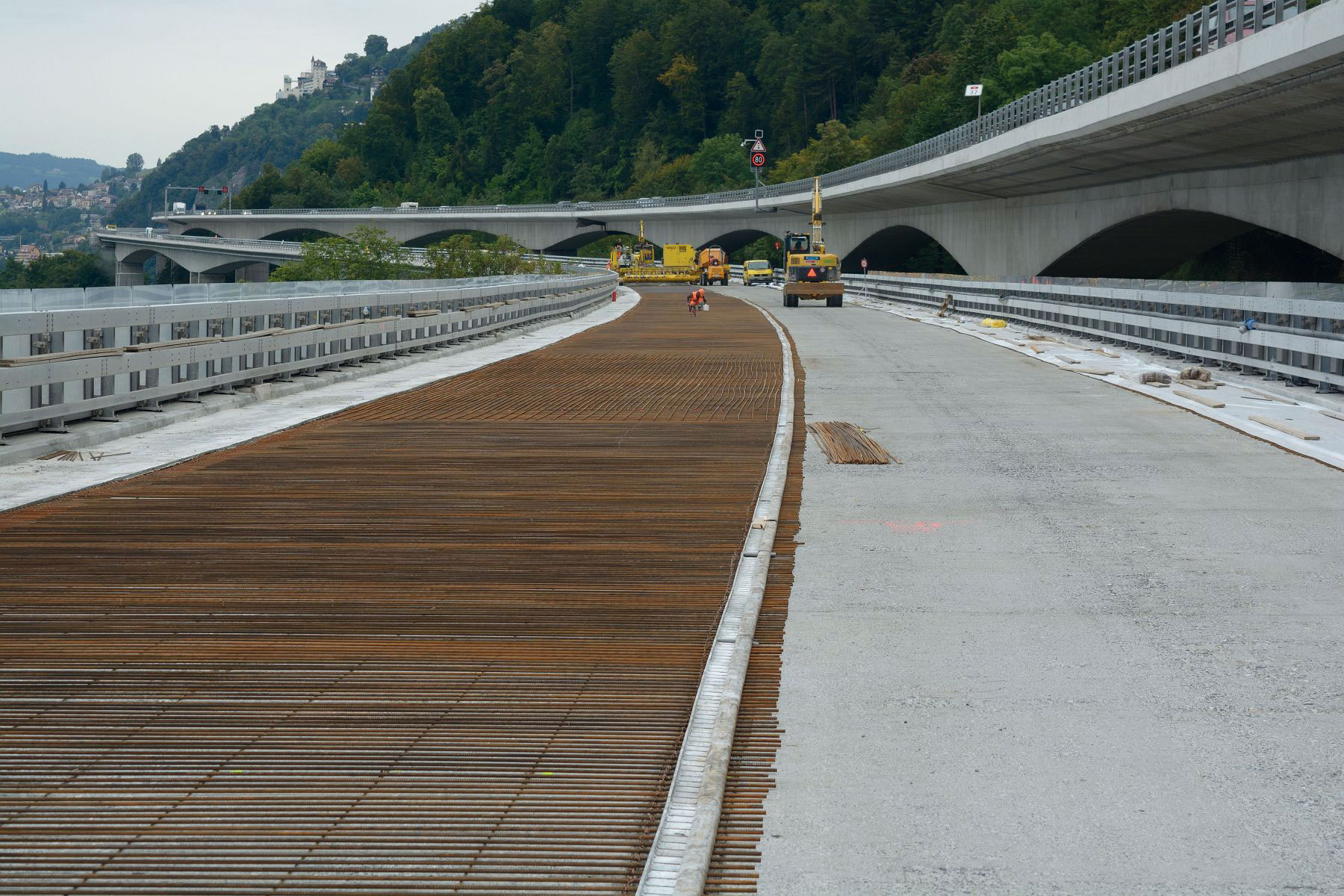 Mise en place du BFUP armé sur le pont lac