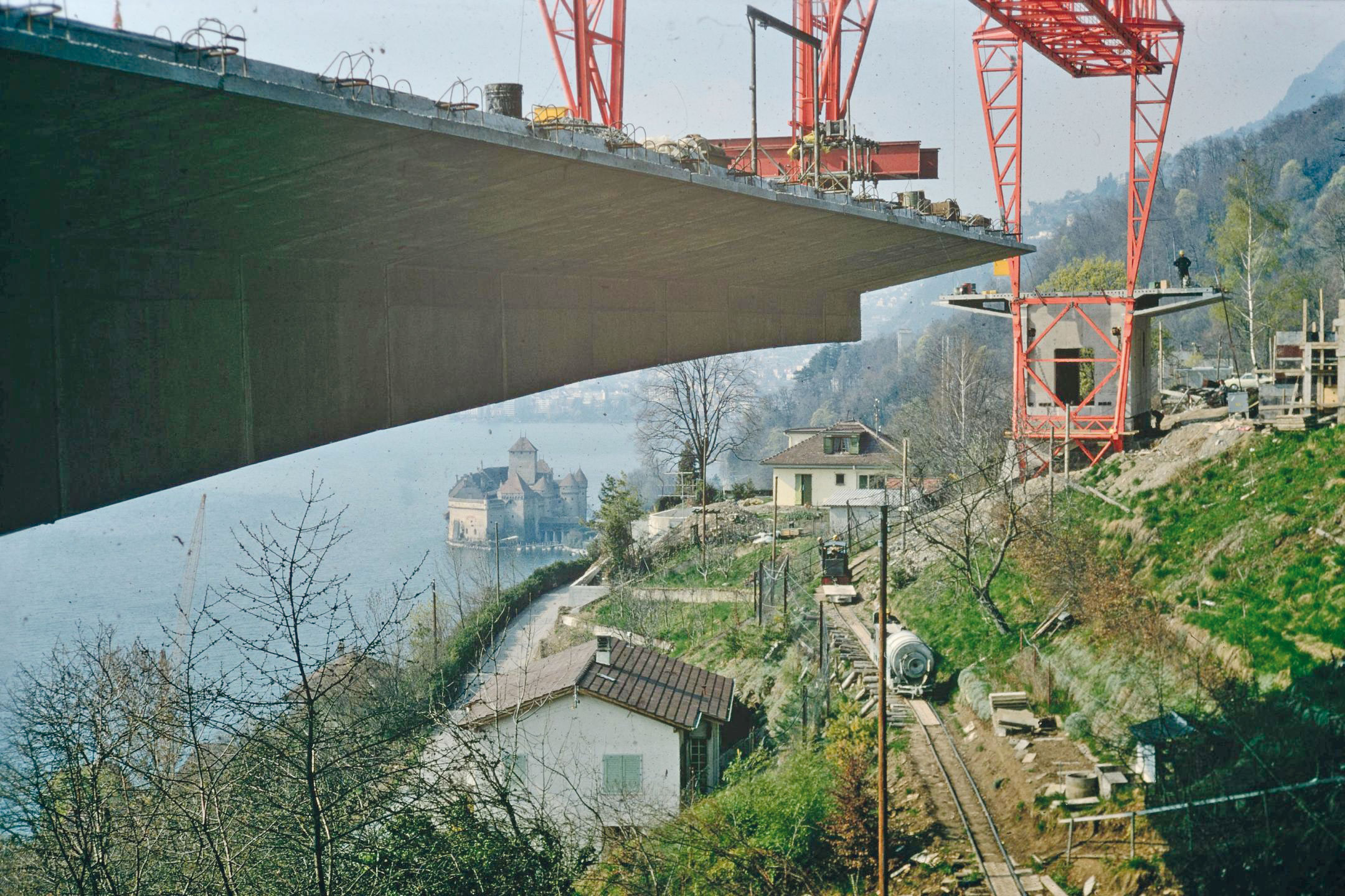 Construction du tablier lac entre les piles 18 et 17 (MONOD-PIGUET + ASSOCIES IC S.A.)