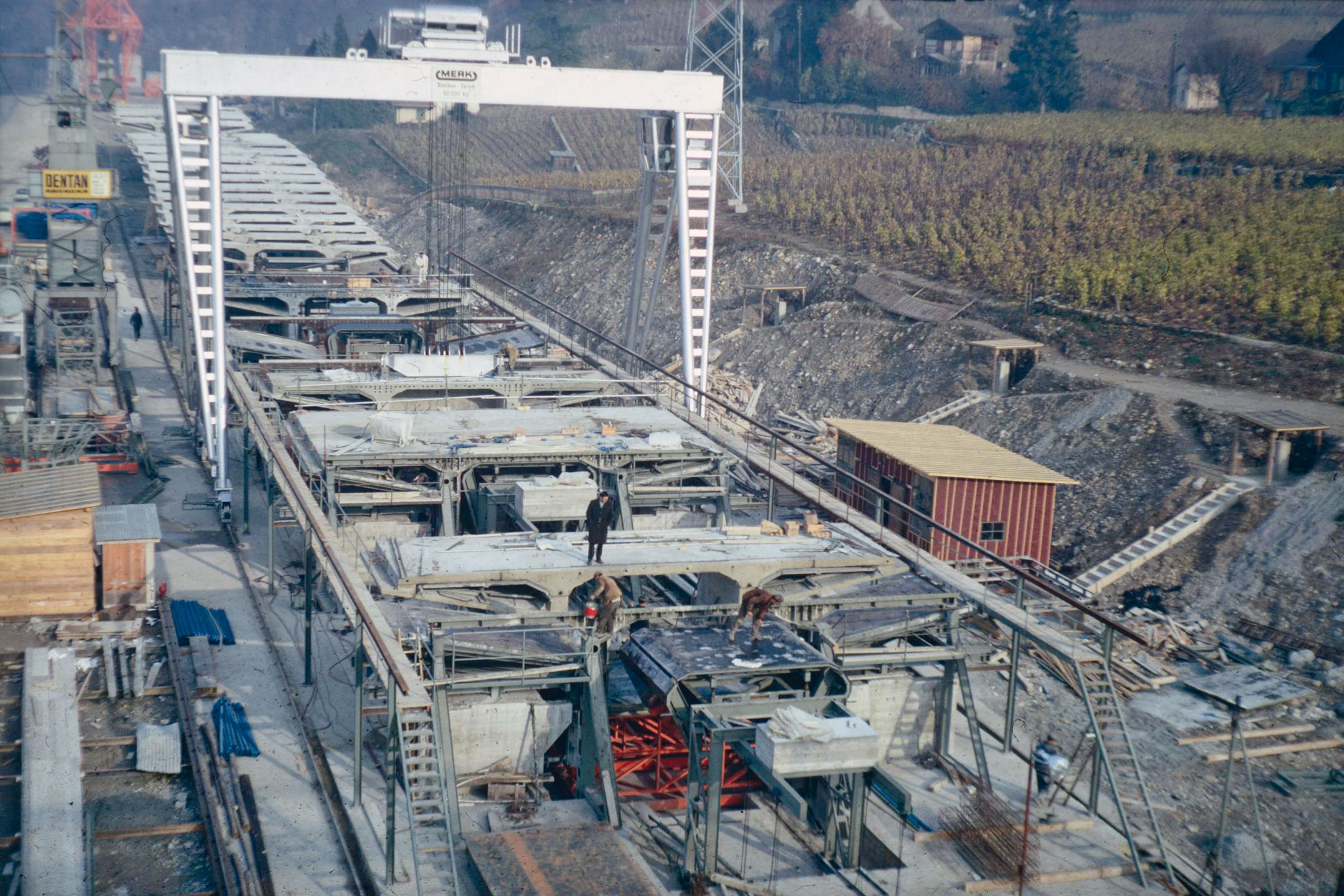 Zone de préfabrication des voussoirs (MONOD-PIGUET + ASSOCIES IC S.A.)