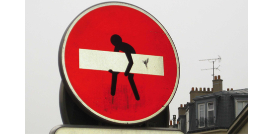 Détournement d’un panneau sens interdit par Clet