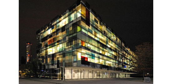 Le bâtiment de Diener + Diener, construit en collaboration avec Gerold Wiederin et Helmut Federle, regroupant les fonctions techniques et de développement