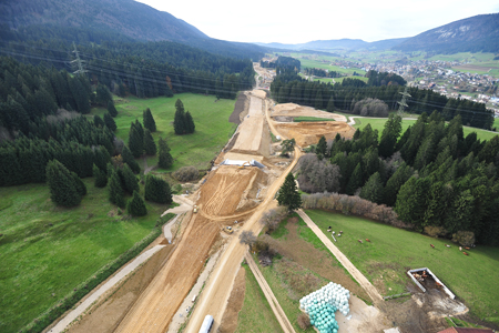 Une partie du budget sera alloué à la poursuite de la construction de nouveaux tronçons pour la Transjurane (A16 Transjurane / Roches - Tavannes. Image: www.a16.ch)