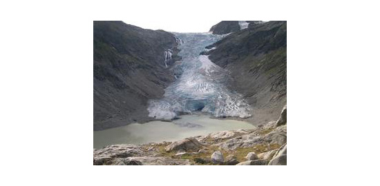 La où les glaciers reculent, des lacs se forment